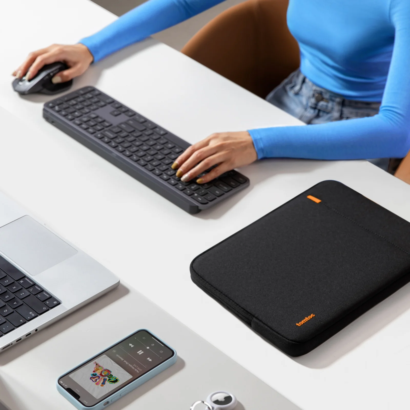 Defender-A13 Laptop Sleeve for 16 inch MacBook Pro - Image 26