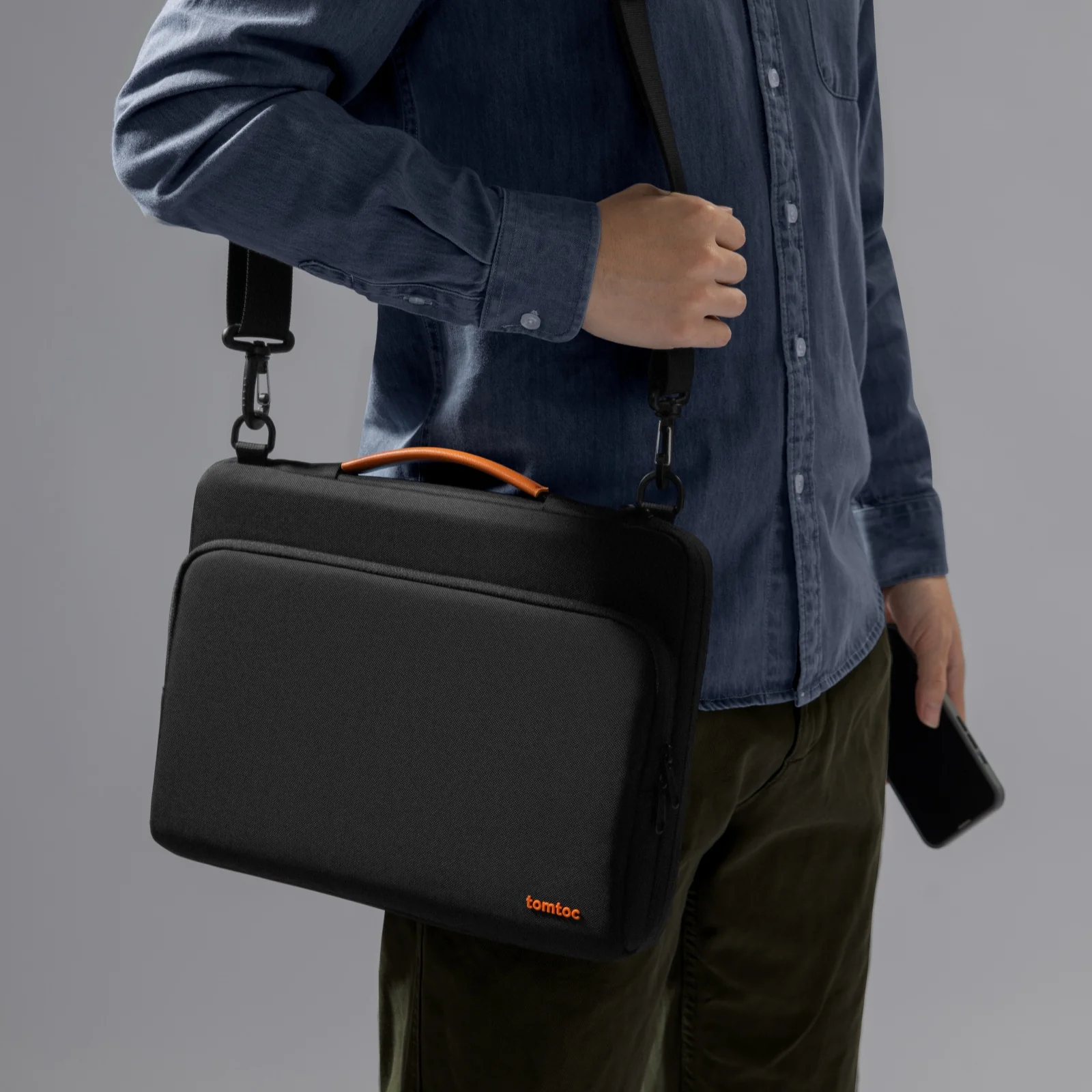 Defender-A40 Laptop Shoulder Bag for 14 inch MacBook Pro - Image 15