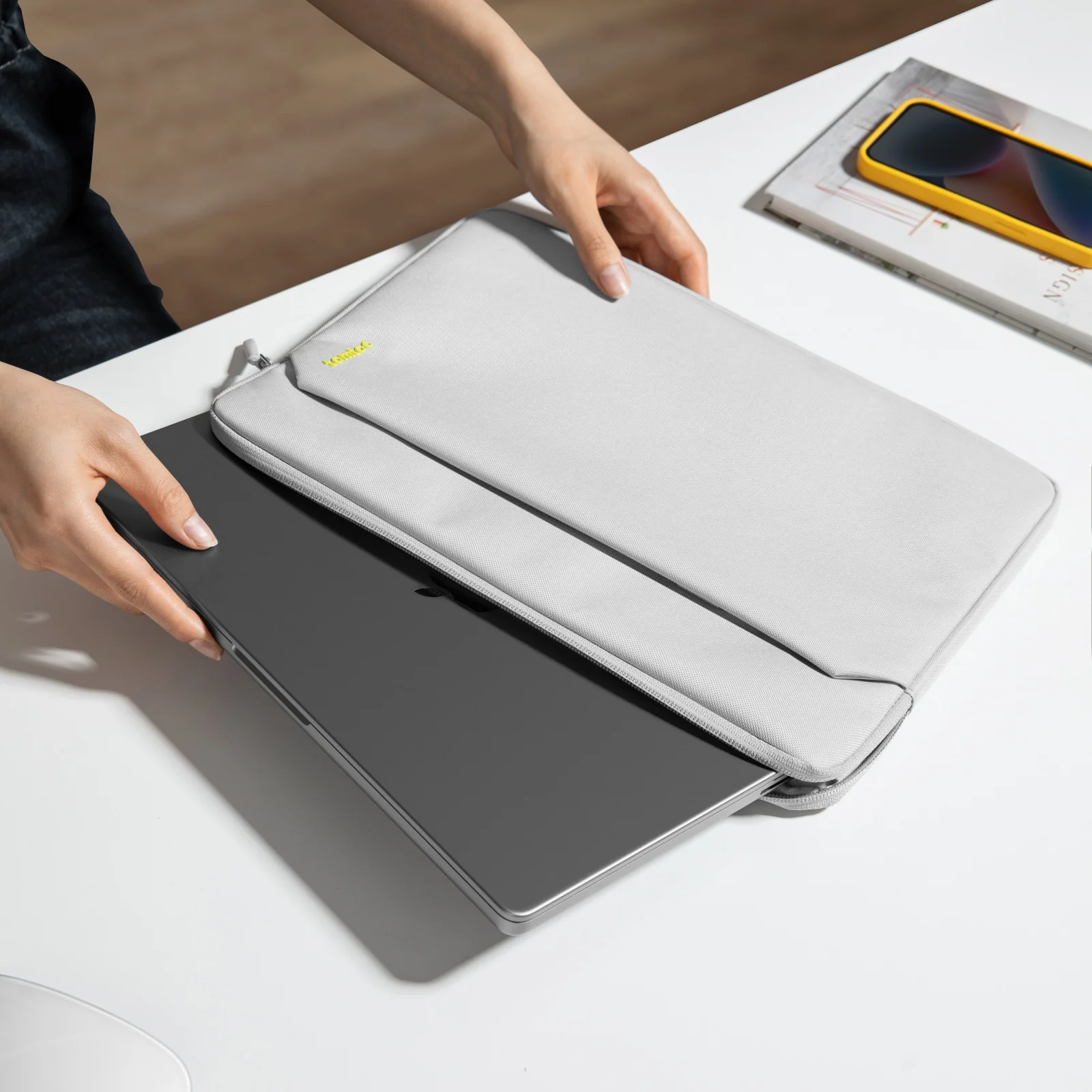 Light-A18 Laptop Sleeve for 14 inch MacBook Pro - Image 13