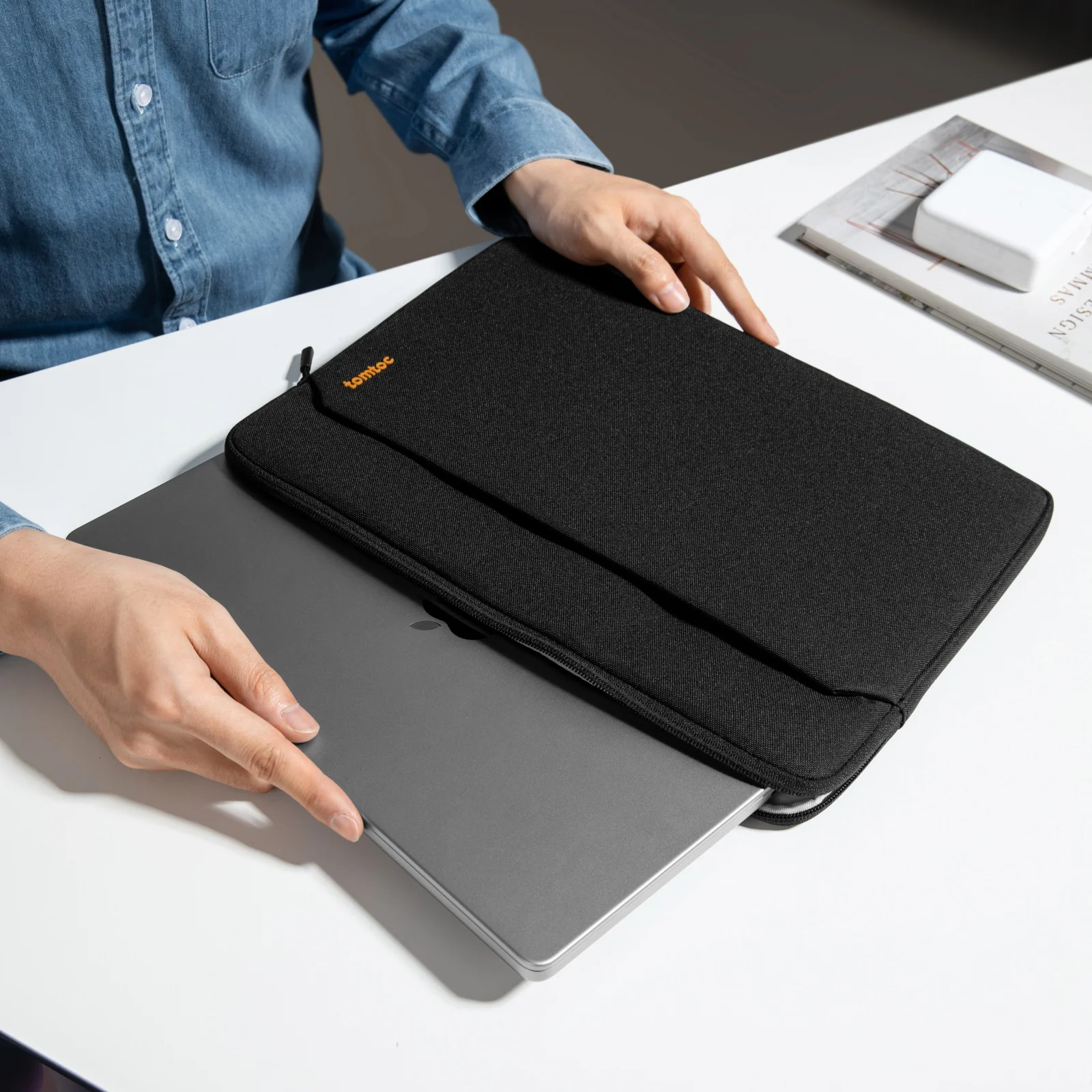 Light-A18 Laptop Sleeve for 14 inch MacBook Pro - Image 26