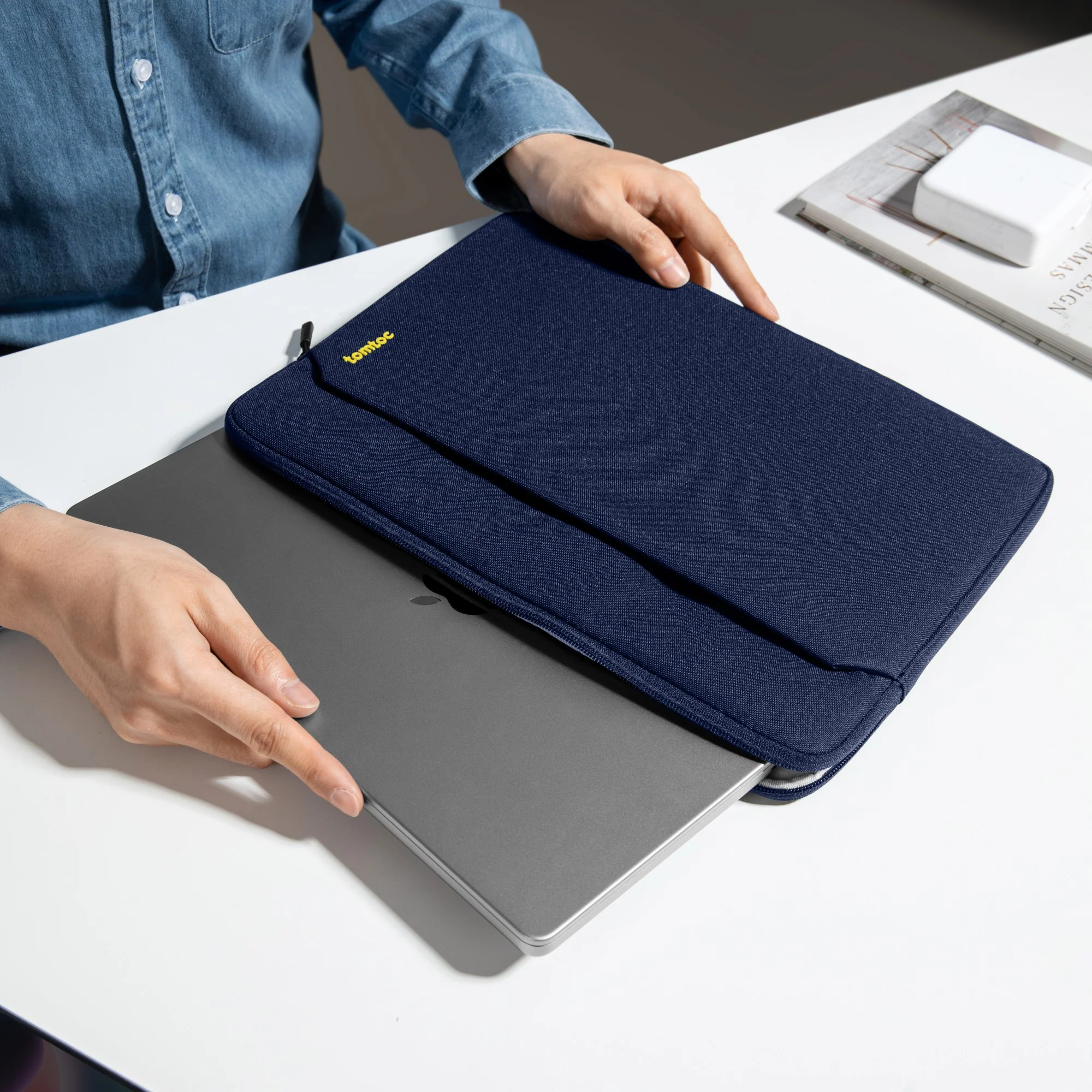 Light-A18 Laptop Sleeve for 14 inch MacBook Pro - Image 83
