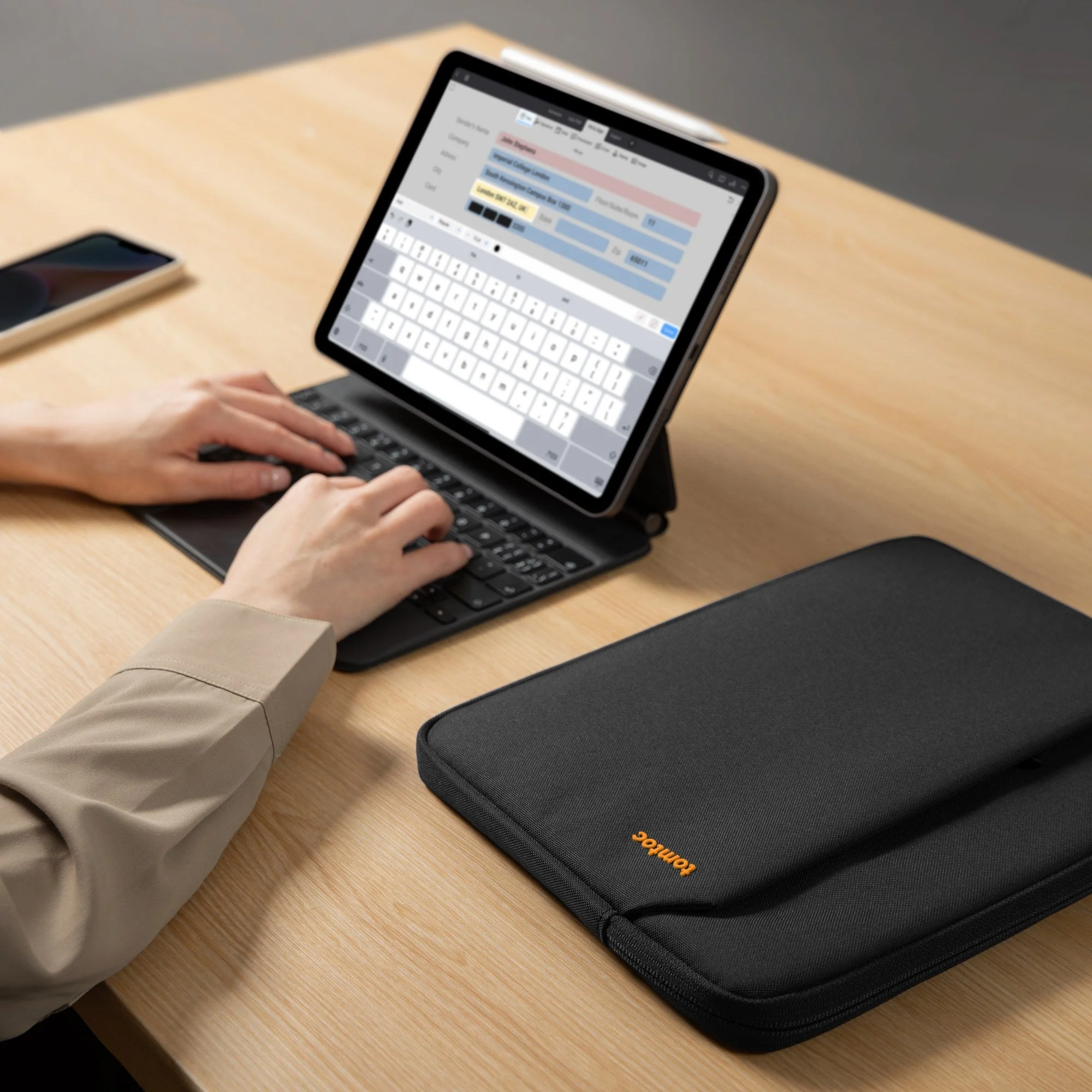 Light-B18 Tablet Sleeve for 13 inch iPad Air/Pro - Image 70